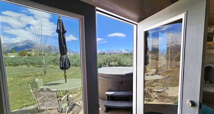 Luxury Adobe Gem - Epic Mountain Views, Hot Tub, Foosball, Loft