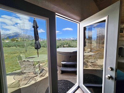 Luxury Adobe Gem - Epic Mountain Views, Hot Tub, Foosball, Loft