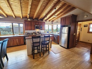 Fridge, microwave, oven, stovetop - Luxury Adobe Gem - Epic Mountain Views, Hot Tub, Foosball, Loft (El Prado, Taos)