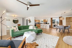 TV, offices - Emerald City - 1 mi to DT (Bentonville)