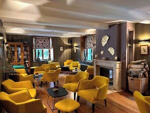 Bar lounge