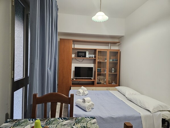 1 bedroom, iron/ironing board, free WiFi, bed sheets