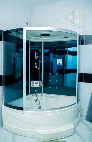 Laycon Hotel & Suites