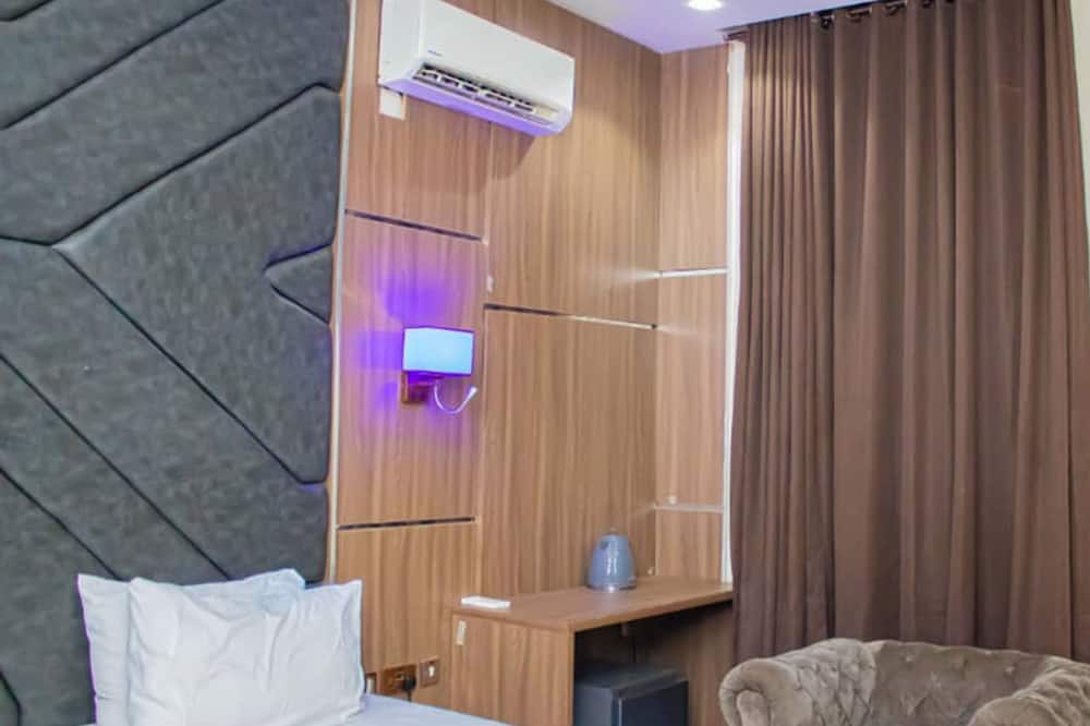 Laycon Hotel & Suites