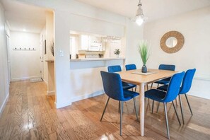 Dining - Spacious 2B2B Condo near downtown & Microsoft (Redmond)