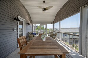 屋外ダイニングエリア