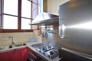 Kühlschrank, Ofen, Herdplatte, Geschirrspüler