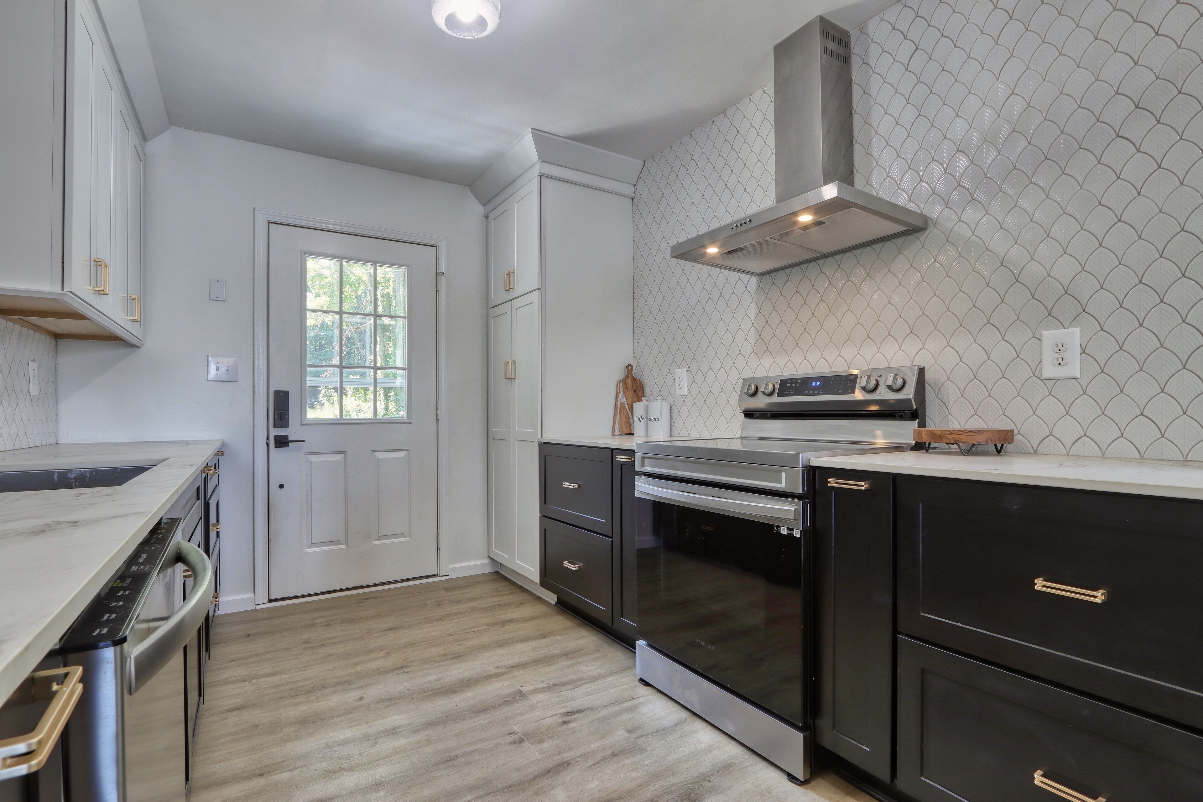 New! Pet friendly, west facing,  Waterside Retreat on Lake Greenwood, SC