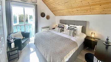 3 bedrooms, travel crib, WiFi, bed sheets