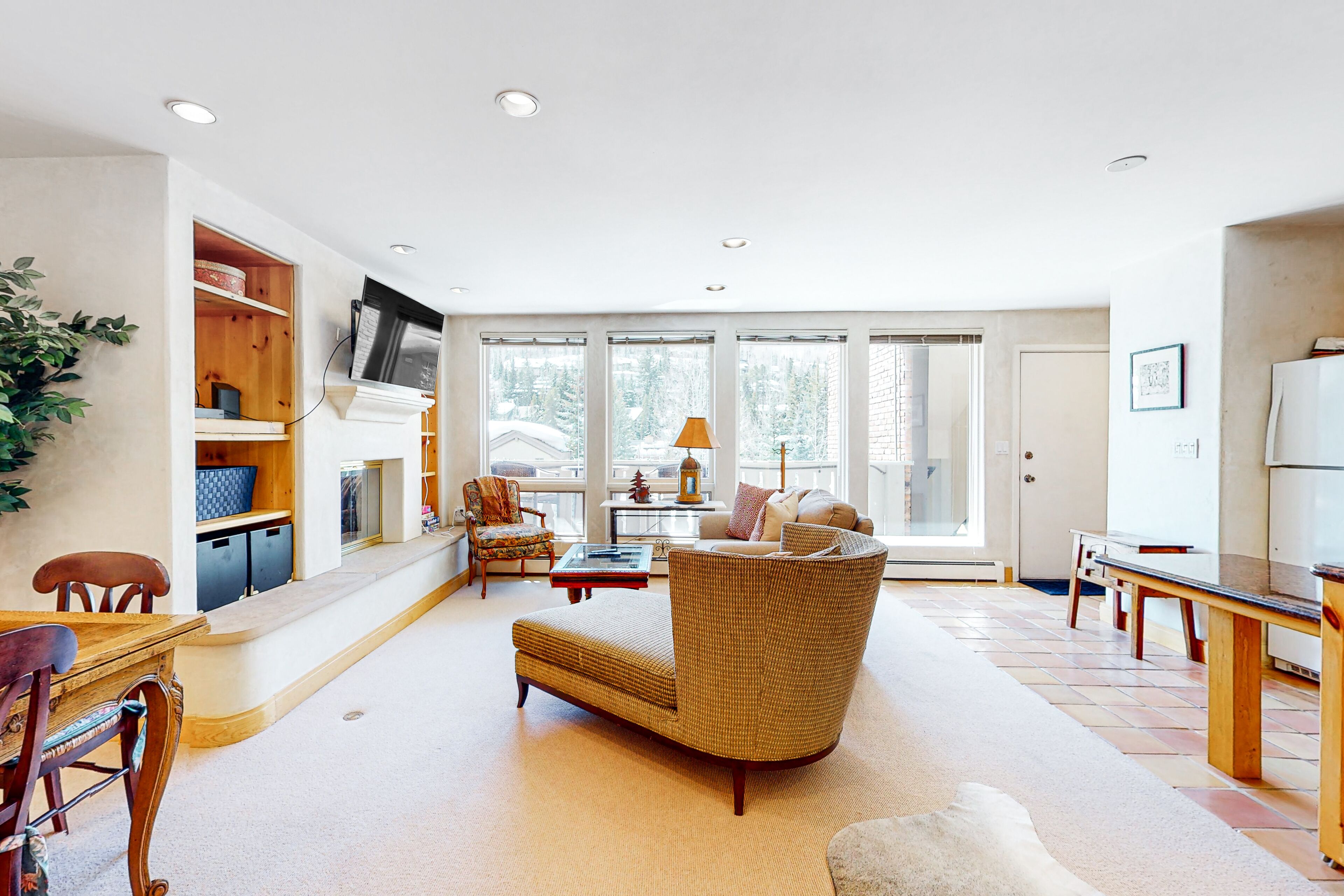 Vail Village condo with mountain view, fireplace & prime walk-to-lift location