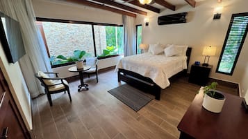 6 bedrooms, in-room safe, desk, iron/ironing board