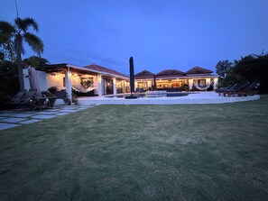 المنشأة من الخارج