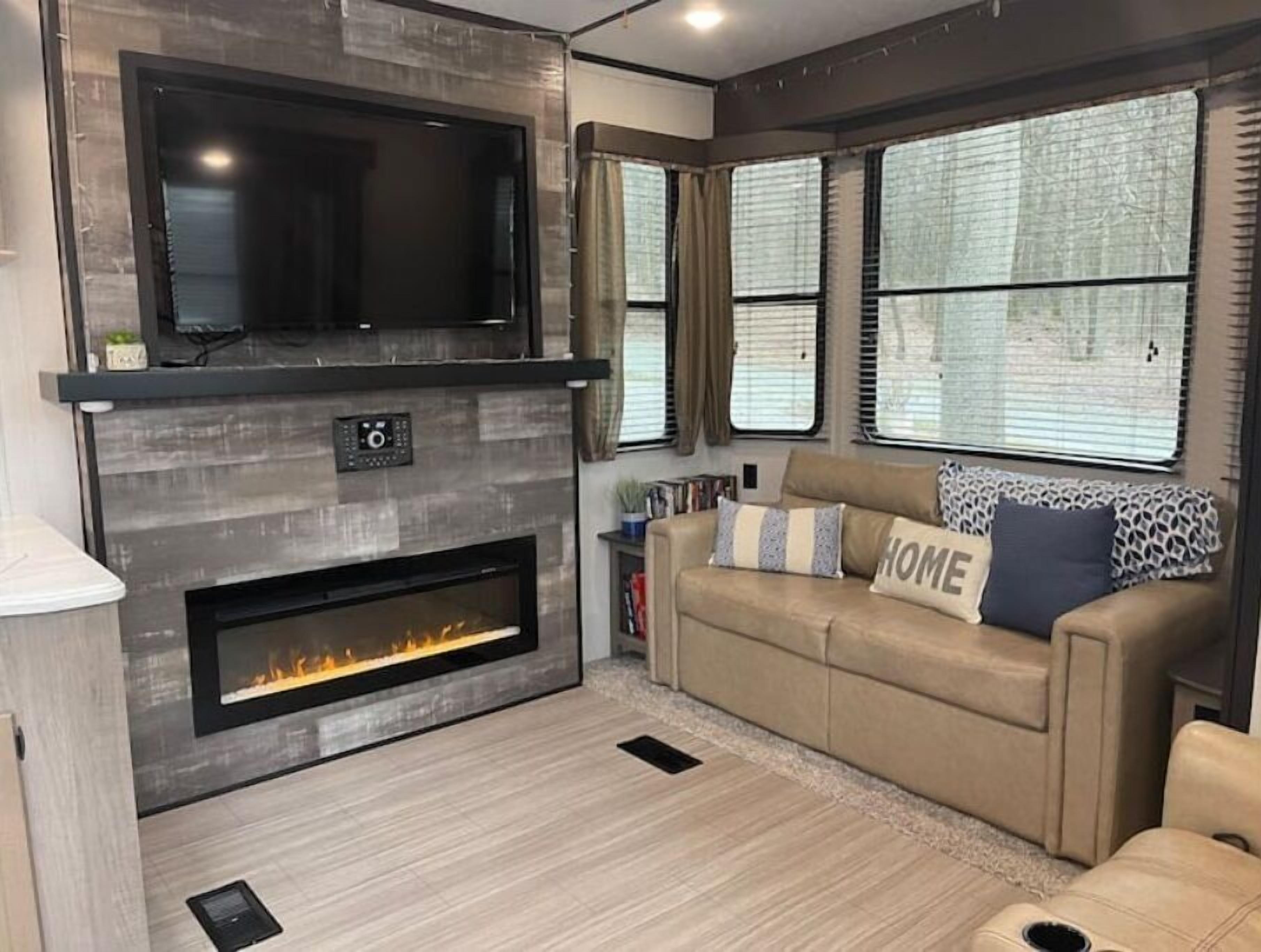 DESTINATION RETREAT IN THE LAUREL HIGHLANDS!