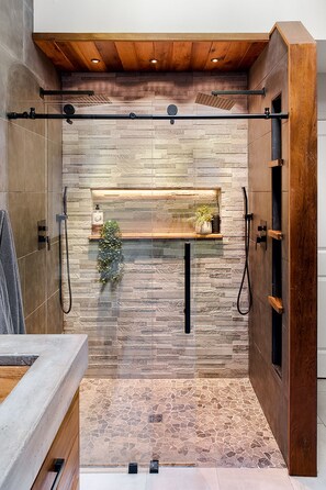 Dusche, Handtücher, Toilettenpapier