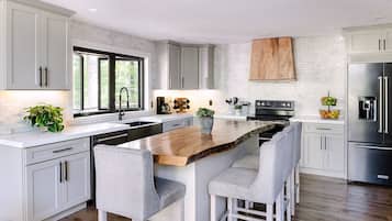 Refrigerador, microondas, horno y parrilla de estufa