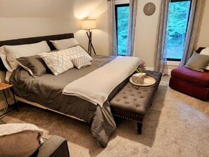 4 bedrooms, desk, travel cot, free WiFi