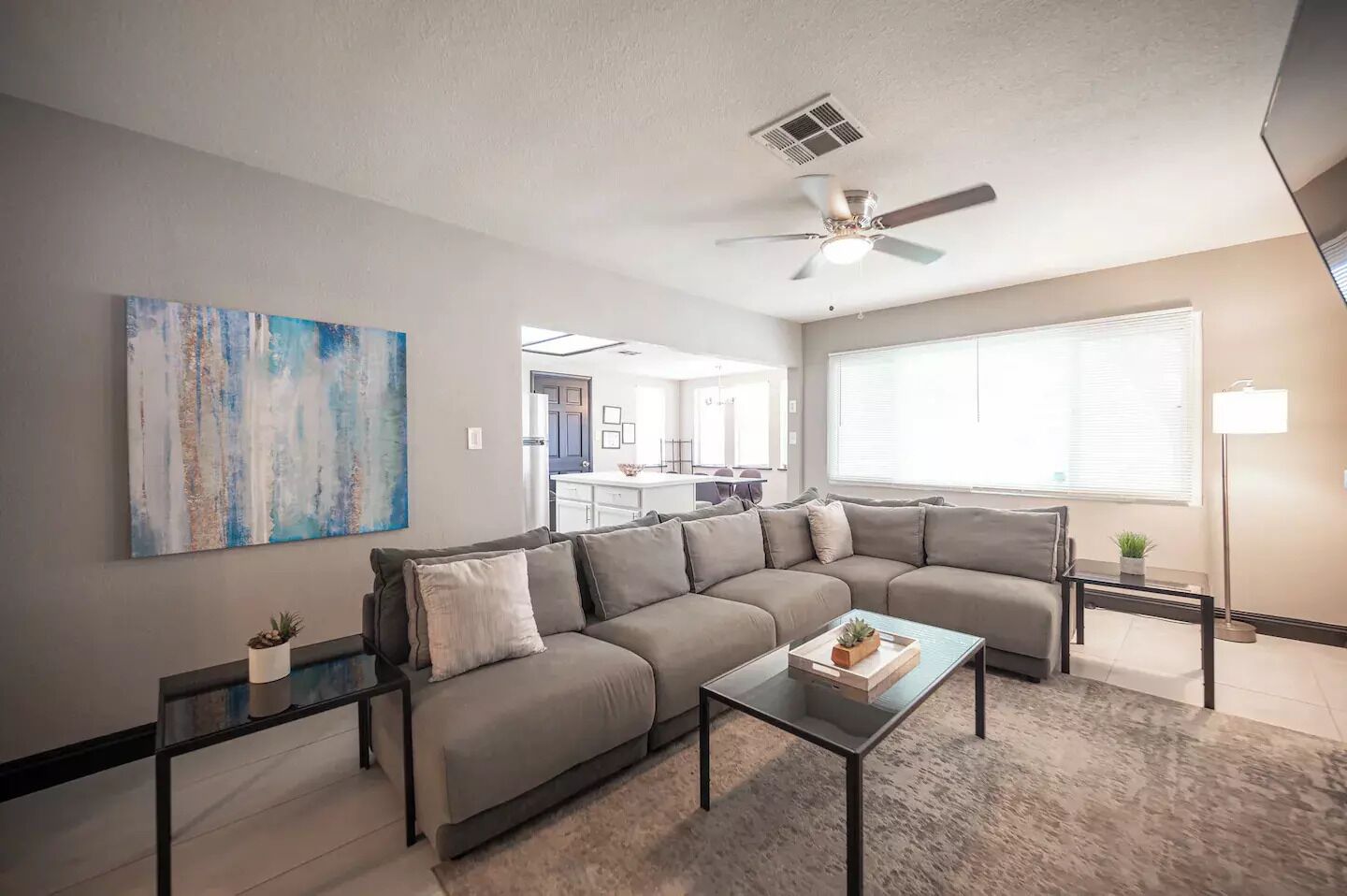 Heavenly 4 bedroom, walk to shopping & downtown!!