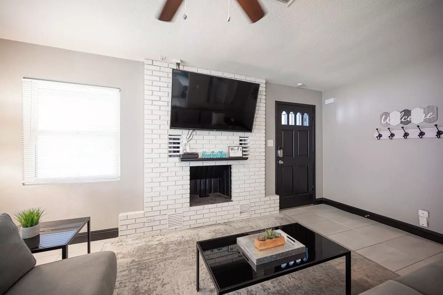 Heavenly 4 bedroom, walk to shopping & downtown!!