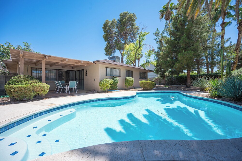 Marvelous three bed/two bath near Strip! w/ pool!