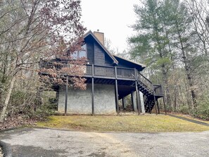 Exterior - BEARFOOT - Romantic cabin perfect for two! (Townsend)