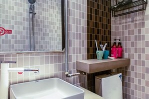 Bathroom - Those Years · Spiritual Utopia Designer Linhe Boutique Stay (Wuzhen Grand Theater Xizha Scenic Area) (Tongxiang)