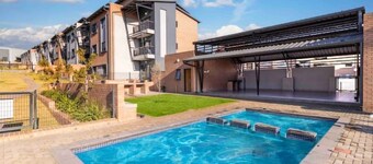 Eazy Inn by Mall of Africa