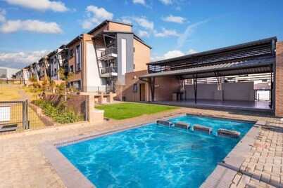 Eazy Inn by Mall of Africa