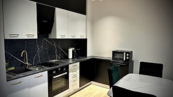 Micro-ondes, four, plaque de cuisson, lave-vaisselle