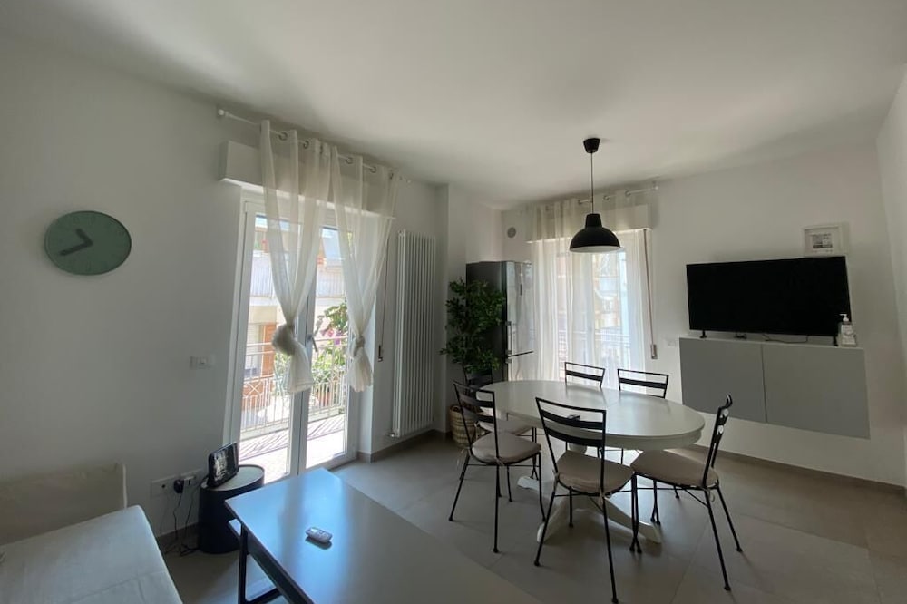 Bright apartment a few steps from the sea