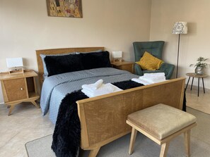 1 bedroom, desk, free WiFi, bed sheets - Cozy Apartment in Heart Athens Near Metro Fix 100m (Athens)
