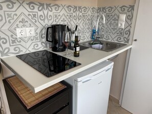 Apartment | Private kitchen | Fridge, microwave, stovetop, electric kettle