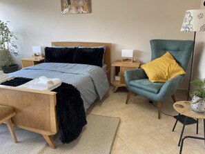 1 bedroom, desk, free WiFi, bed sheets - Cozy Apartment in Heart Athens Near Metro Fix 100m (Athens)