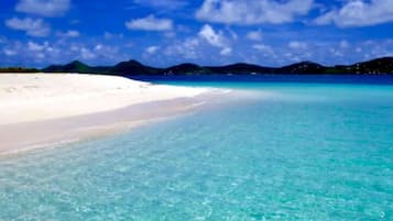 Aurinkotuoleja, rantapyyhkeitä