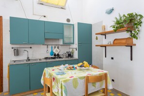 Frigorifero, pentole/stoviglie/utensili