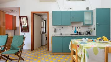 Kühlschrank, Kochgeschirr/Geschirr/Besteck