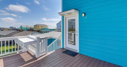 1 Mi to Ocean: Colorful Freeport Beach Rental!