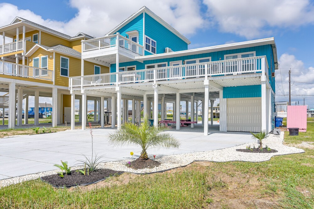 Colorful Freeport Beach Rental < 1 Mi to Ocean