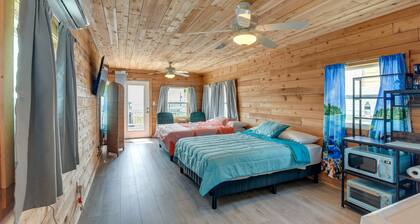 1 Mi to Ocean: Colorful Freeport Beach Rental!