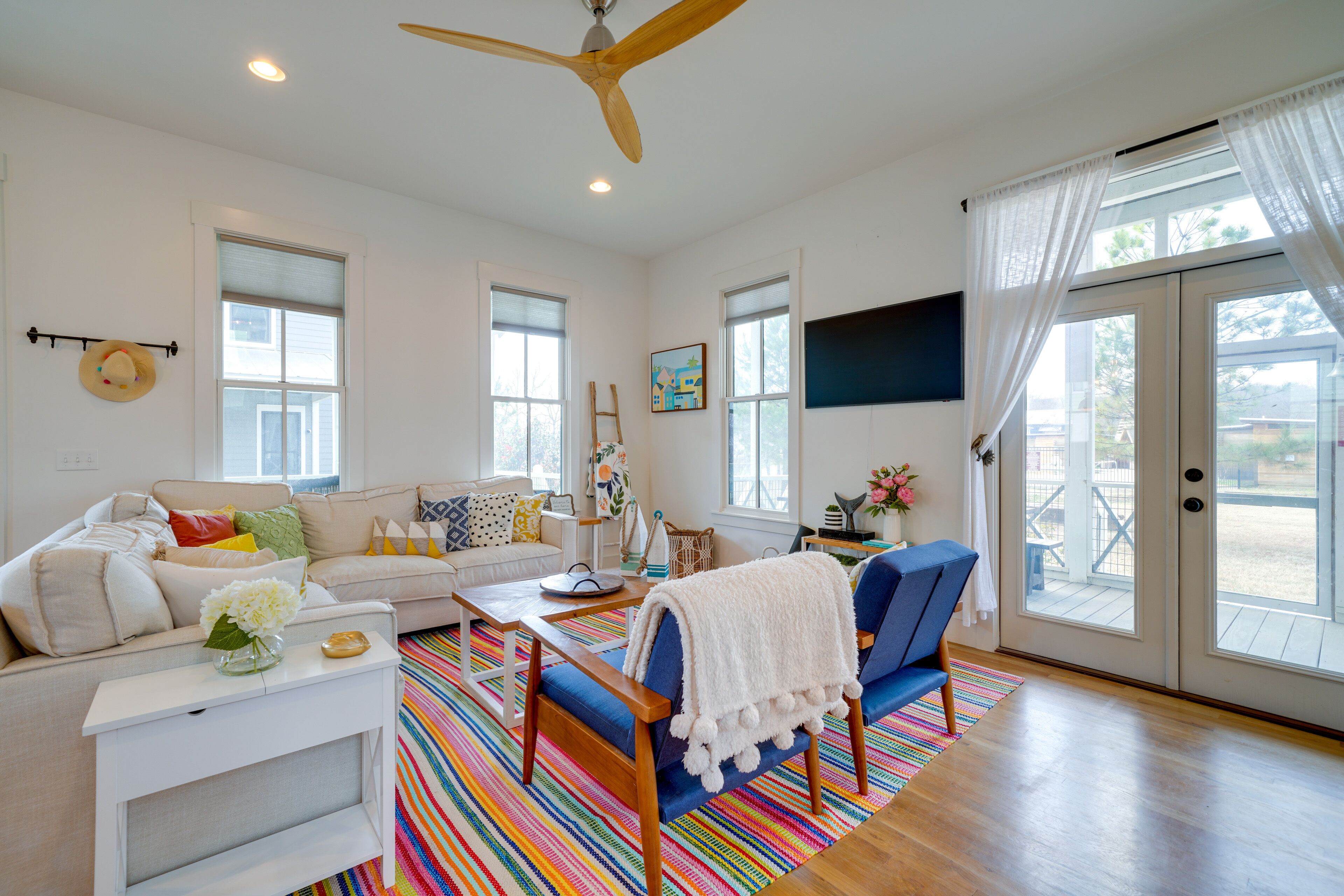 Carlton Landing Home w/ Poolside Lake View!