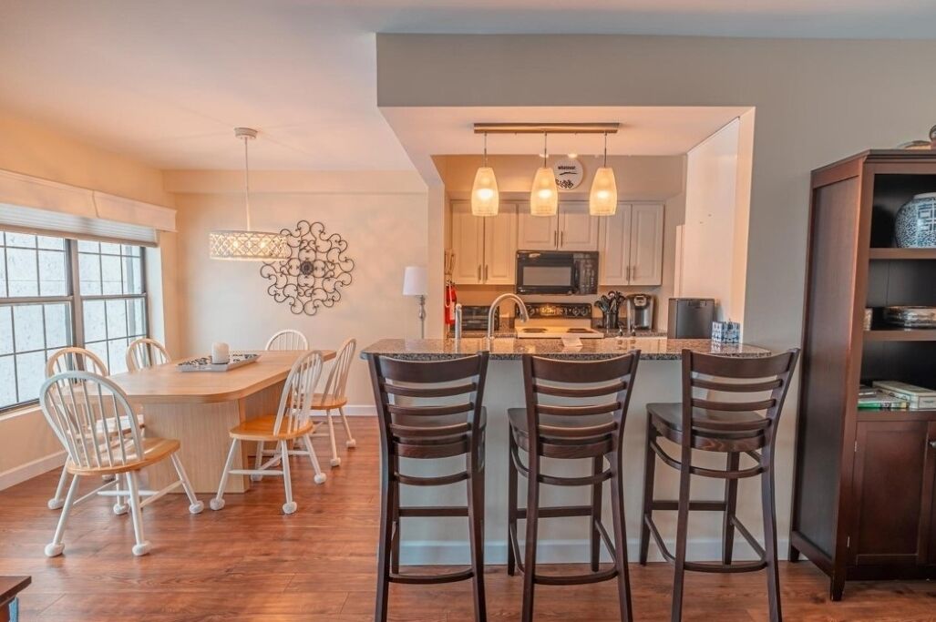 "Big Boulder Lake Retreat" Fall Fun Galore! 2min to Ski, 10min to Raceway & Golf