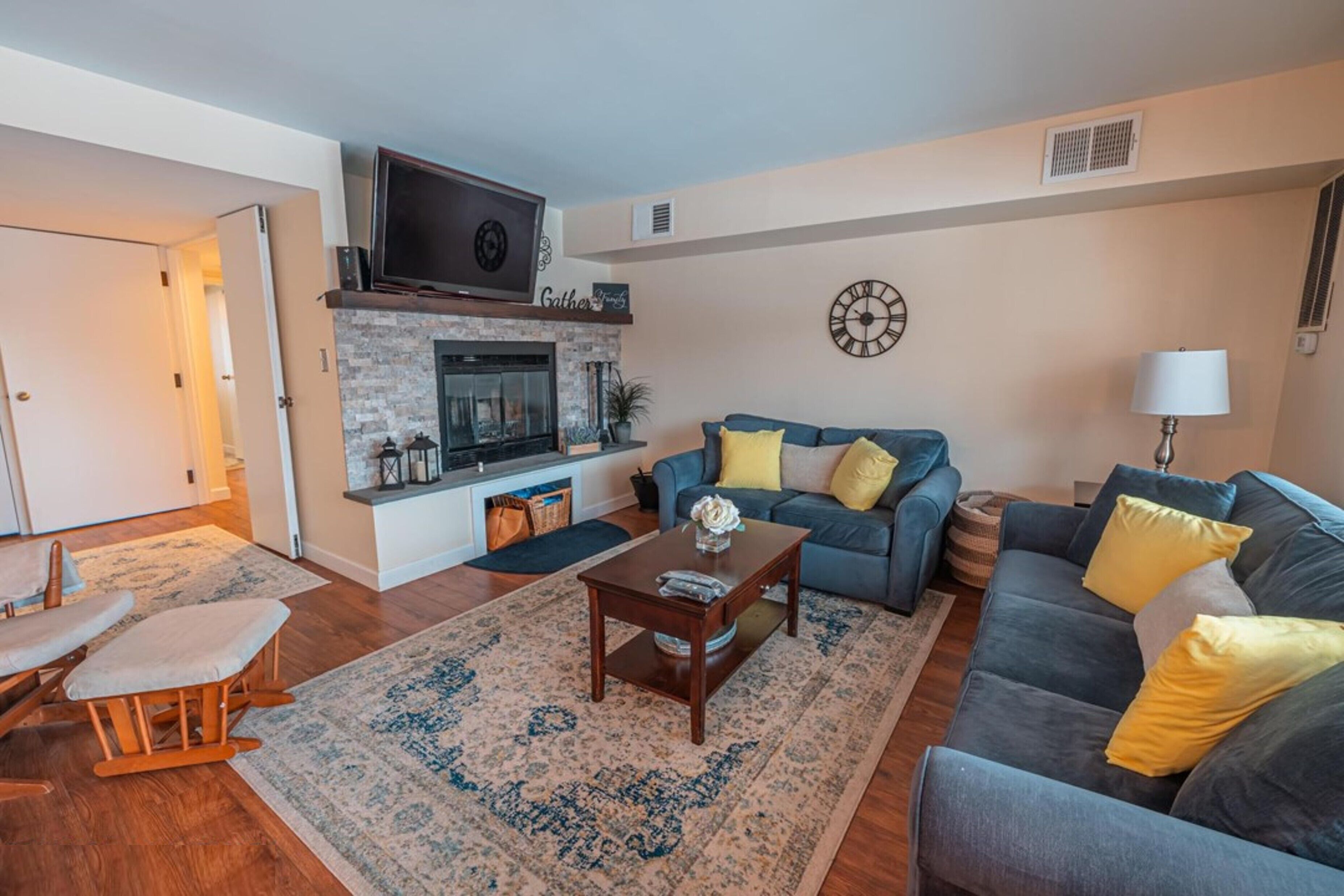 "Big Boulder Lake Retreat" Fall Fun Galore! 2min to Ski, 10min to Raceway & Golf