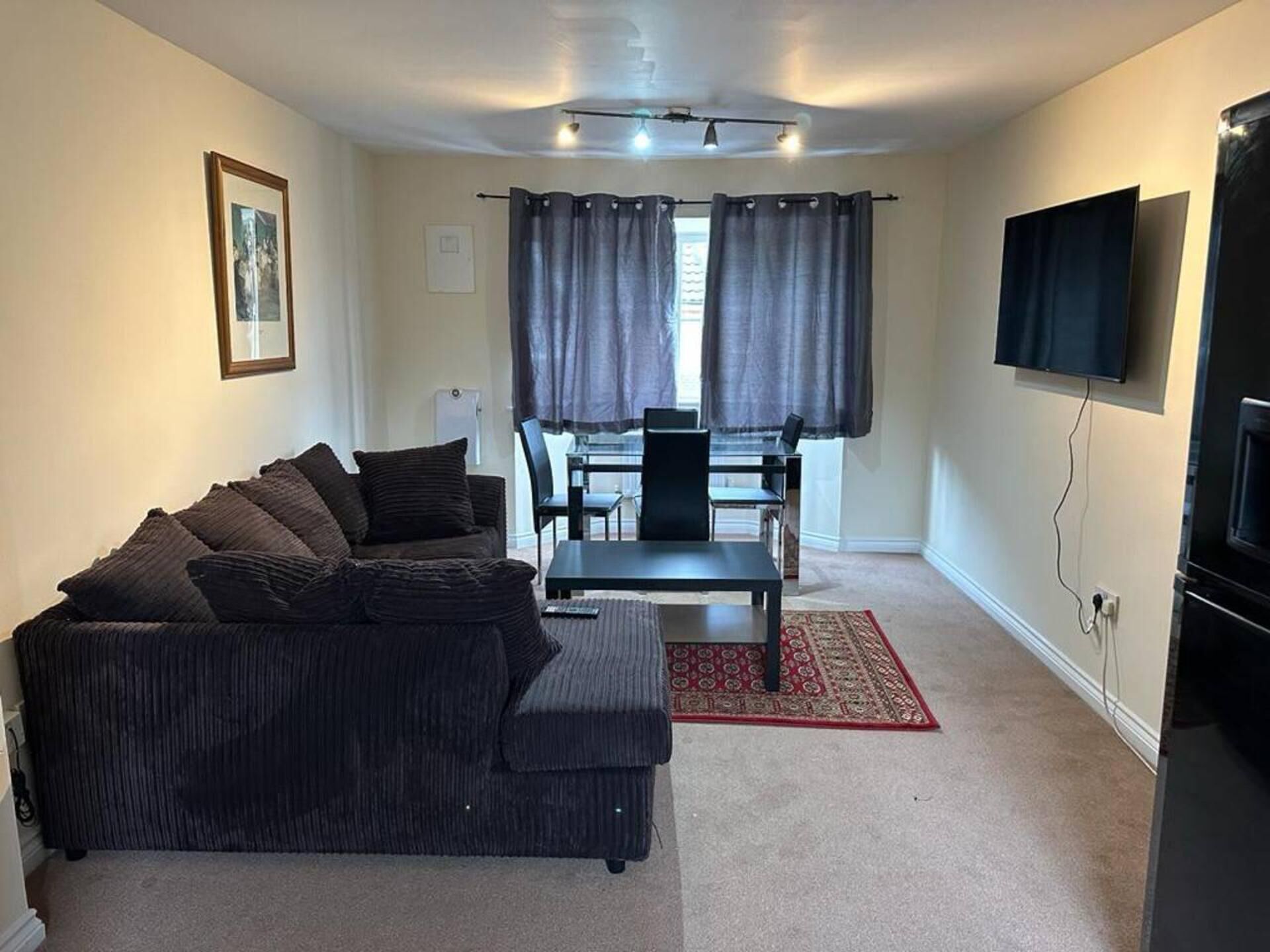 Lovely 2 Bedroom Family Holiday Home in London