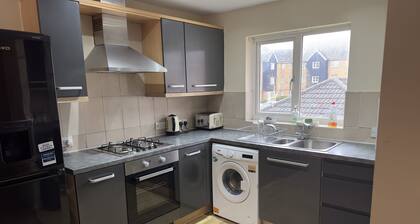 Lovely 2 Bedroom Family Holiday Home in London