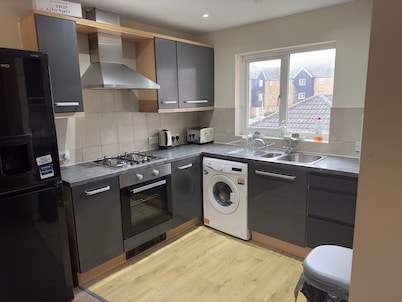 Lovely 2 Bedroom Family Holiday Home in London