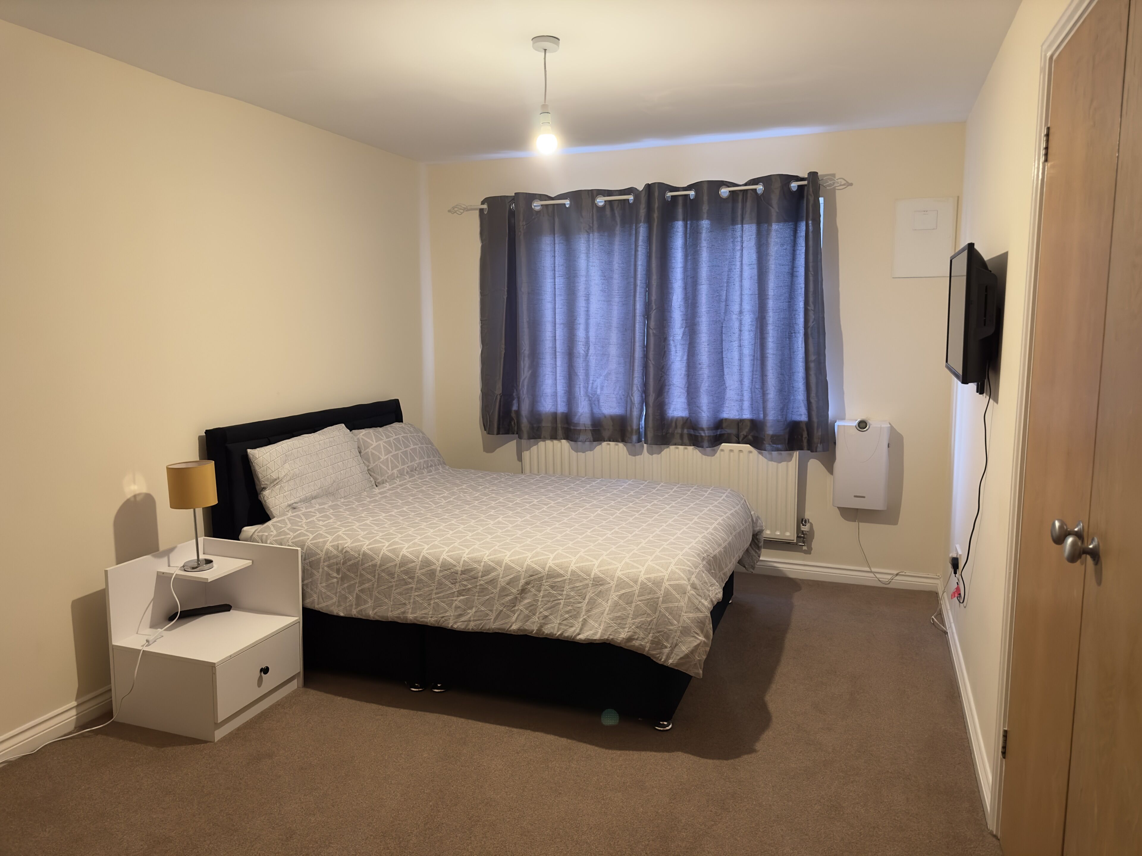 Lovely 2 Bedroom Family Holiday Home in London