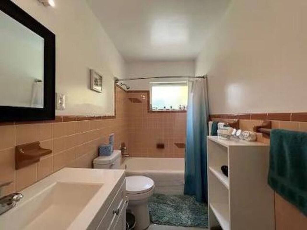 Newly remodeled home w/large private outdoor space