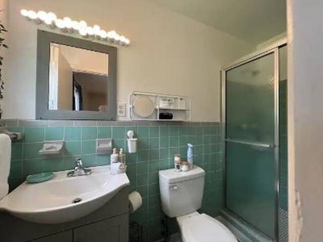 Newly remodeled home w/large private outdoor space