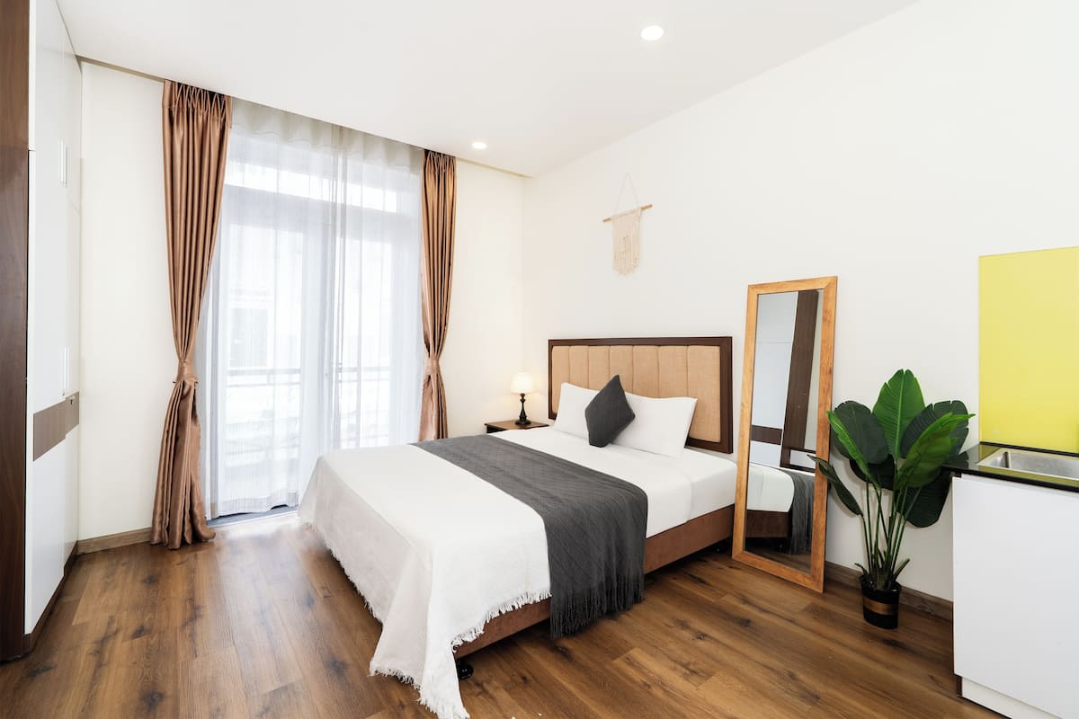 Habitación estándar, balcón | 1 dormitorio, escritorio, wifi gratis y ropa de cama