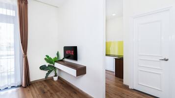 1 bedroom, desk, free WiFi, bed sheets