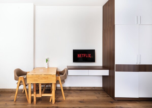 Standardzimmer, Balkon | 1 Schlafzimmer, Schreibtisch, kostenloses WLAN, Bettwäsche